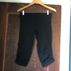Black In The Flow crops. GUC. SZ 10. As is.
